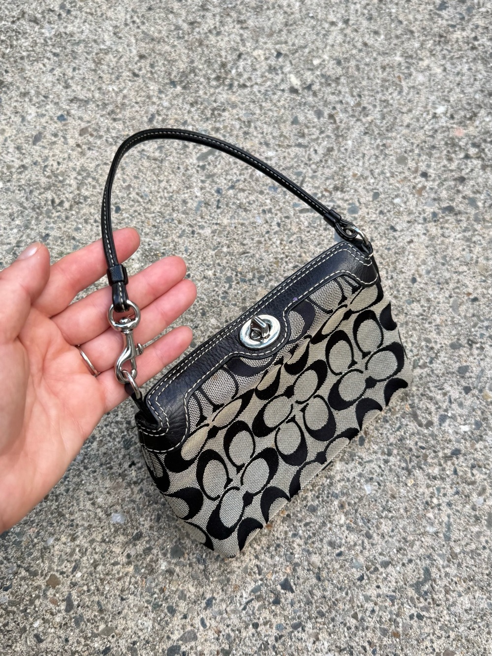Coach Black Tan Signature Canvas Wristlet Turn Lock Clutch Y2K
